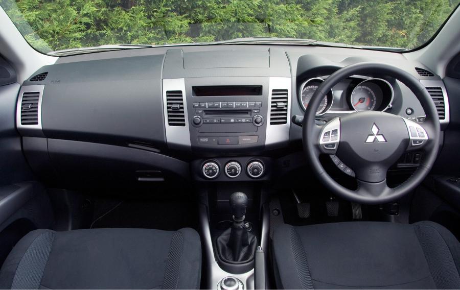  Mitsubishi Outlander Warrior 2007 года  (UK) (фото 18 из 39)